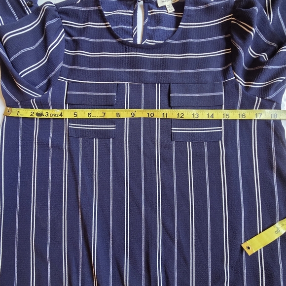 Monteau Striped Two Pocket Top - Picture 7 of 9